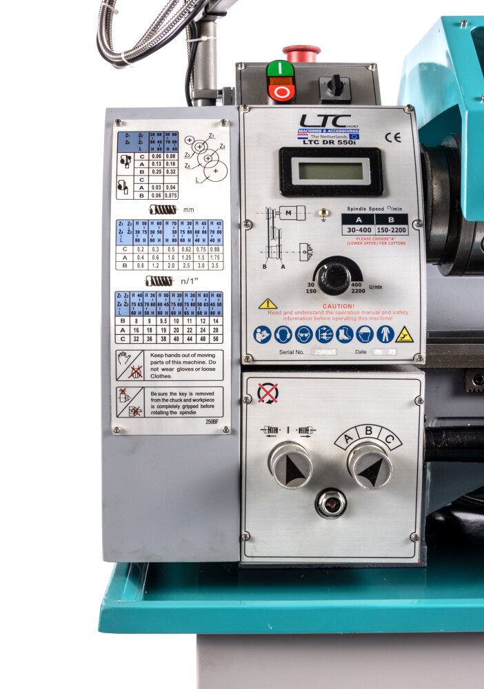 Draaibank 250x550 mm met variable toerental en digitale uitlezing