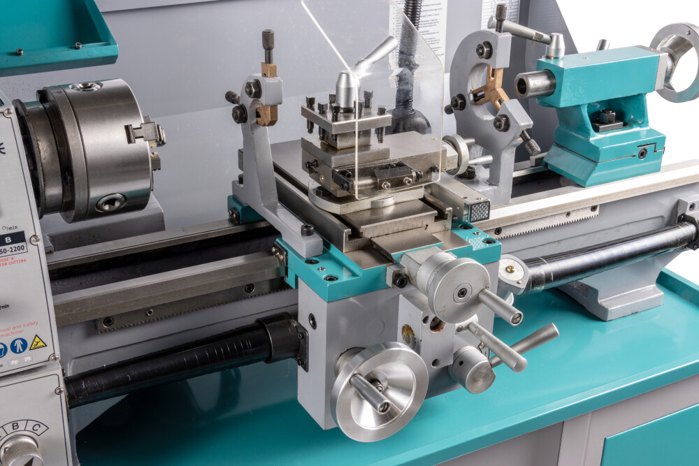 Draaibank 250x550 mm met variable toerental en digitale uitlezing