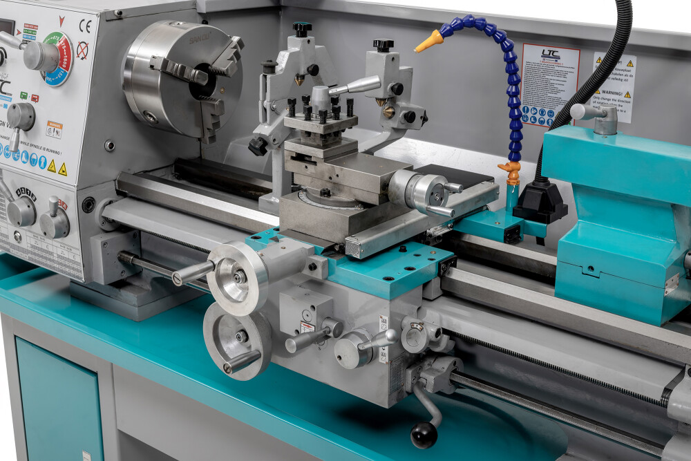 Draaibank 360x750 mm met digitale uitlezing
