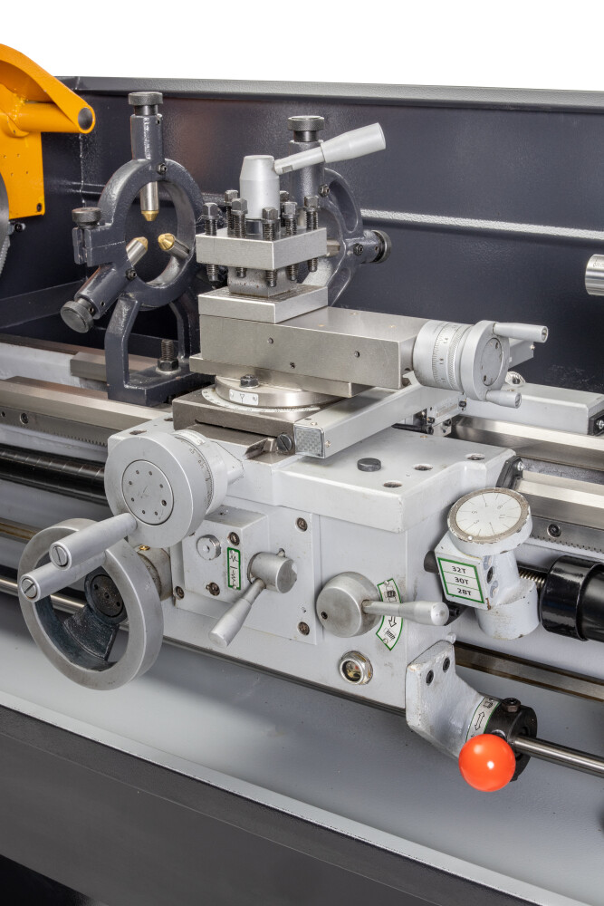 Draaibank 300x910 mm met variabel toerental en digitale uitlezing