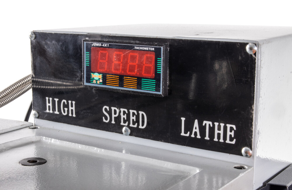 Draaibank 300x910 mm met variabel toerental en digitale uitlezing