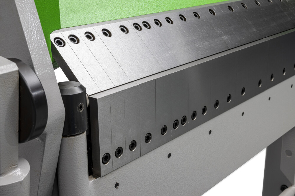 Hand- and footoperated folding machine