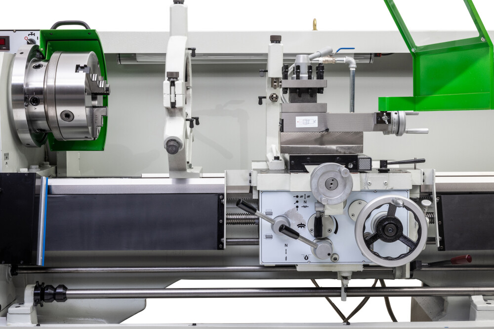 Precisie draaibank 530x2000 mm met variabel toerental
