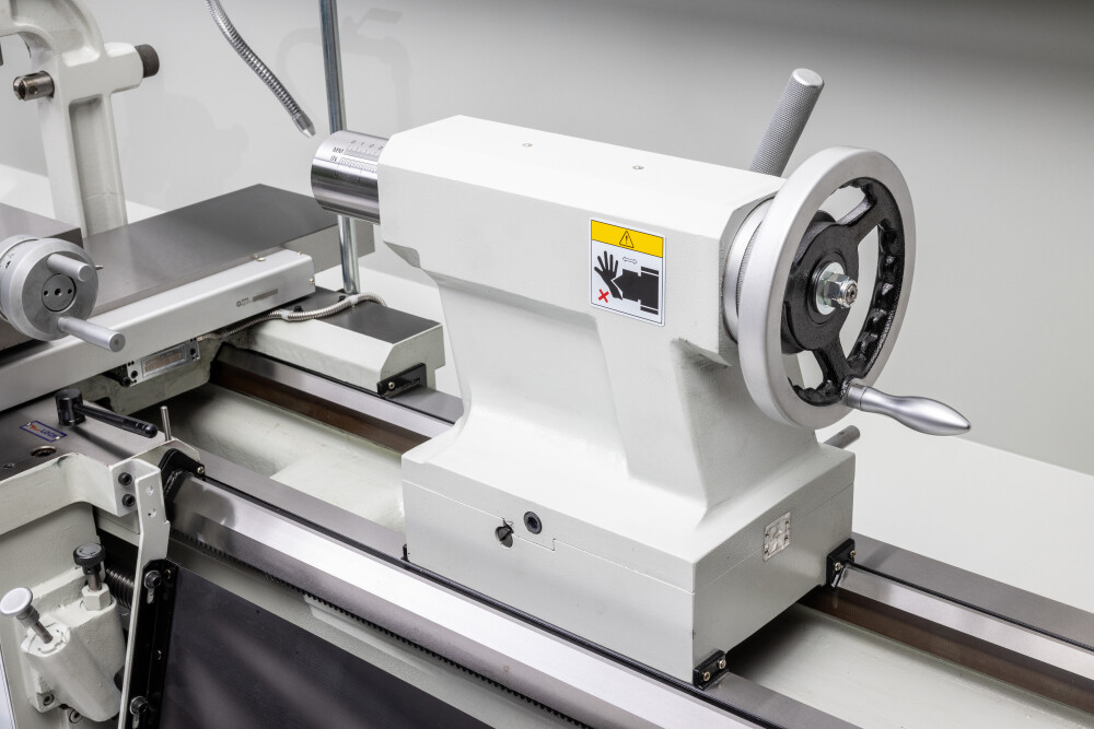 Precisie draaibank 530x2000 mm met variabel toerental