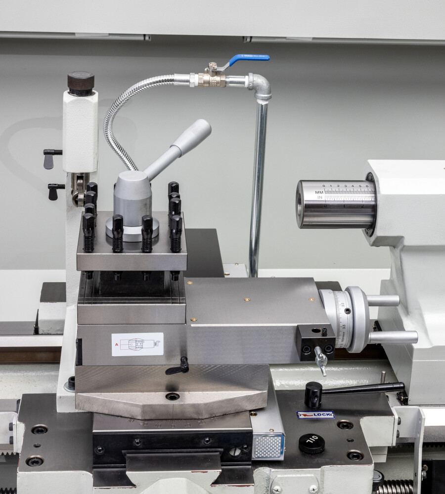 Precisie draaibank 530x2000 mm met variabel toerental
