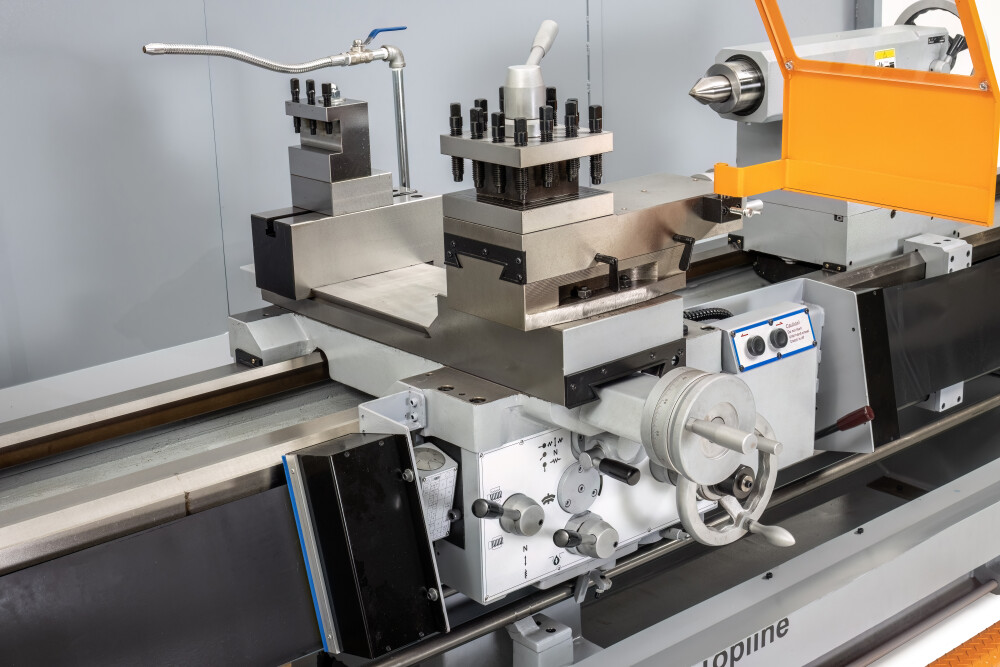 Topline Lathe 660x3300mm with variable speed