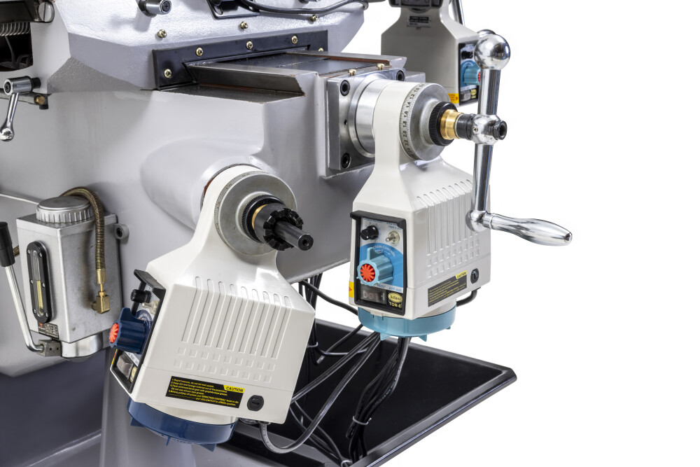 Torenfreesmachine ISO40 met digitale uitlezing en 3 assige voeding