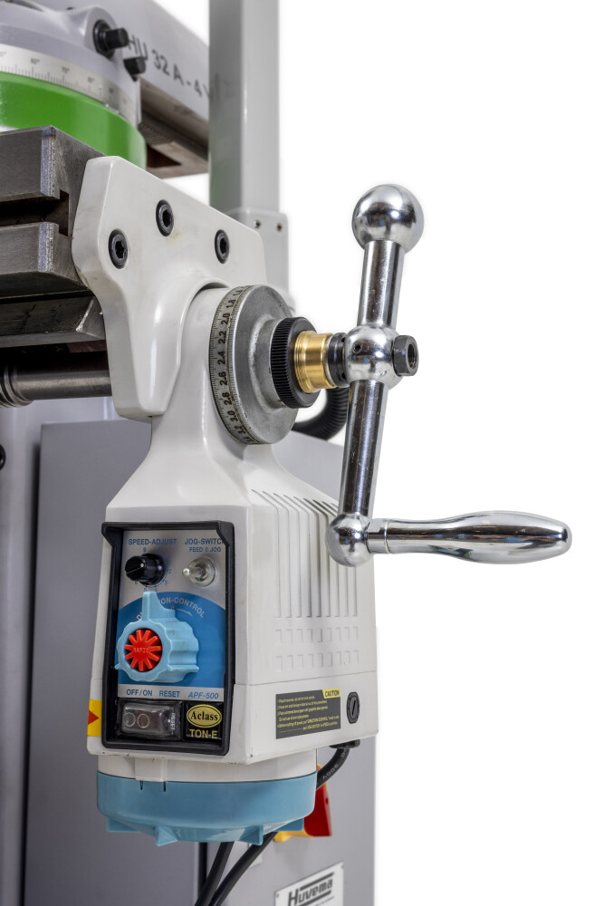 Torenfreesmachine ISO40 met digitale uitlezing en 3 assige voeding
