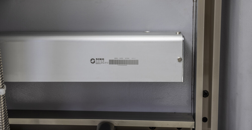 Torenfreesmachine ISO40 met digitale uitlezing en 3 assige voeding