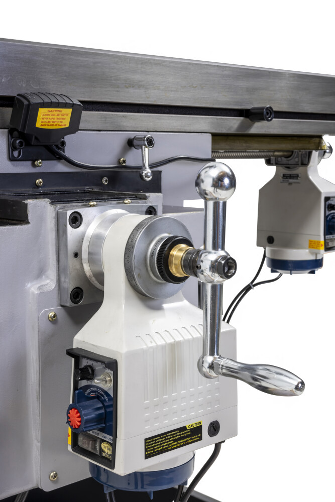 Torenfreesmachine ISO40 met digitale uitlezing en werktafel 1370 x 305 mm