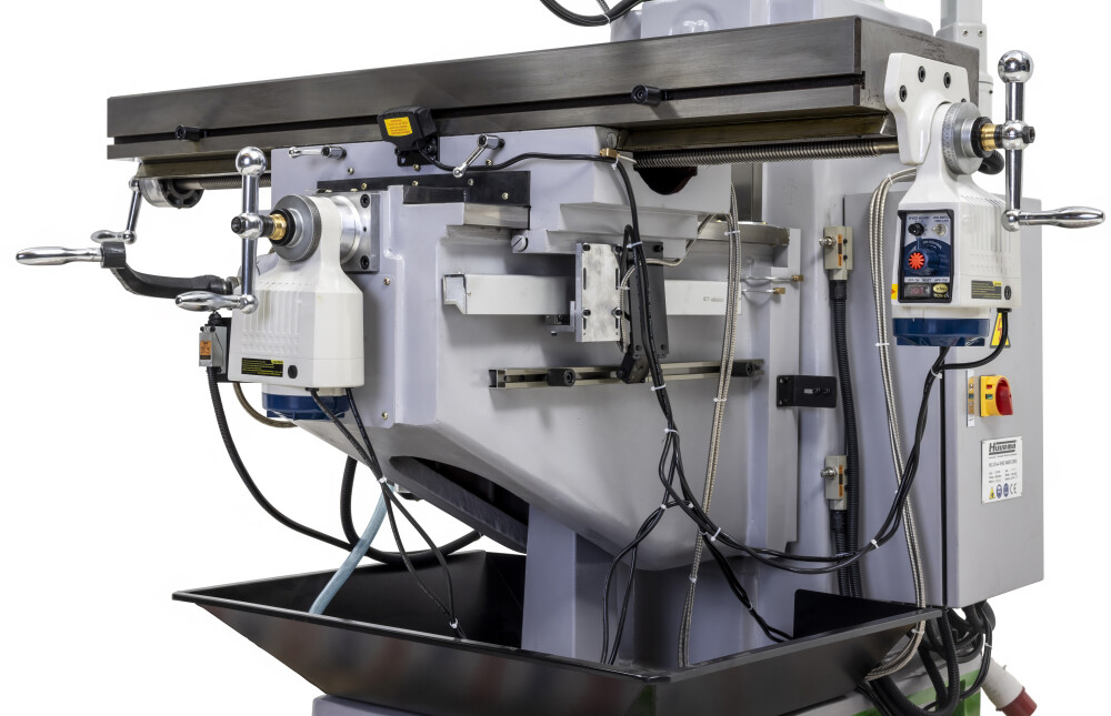 Torenfreesmachine ISO40 met digitale uitlezing en werktafel 1370 x 305 mm