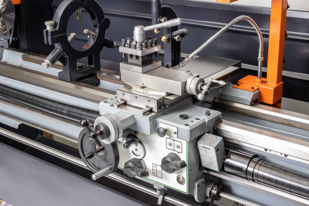 Drehmaschine 460x2000 mm mit Digitalanzeige