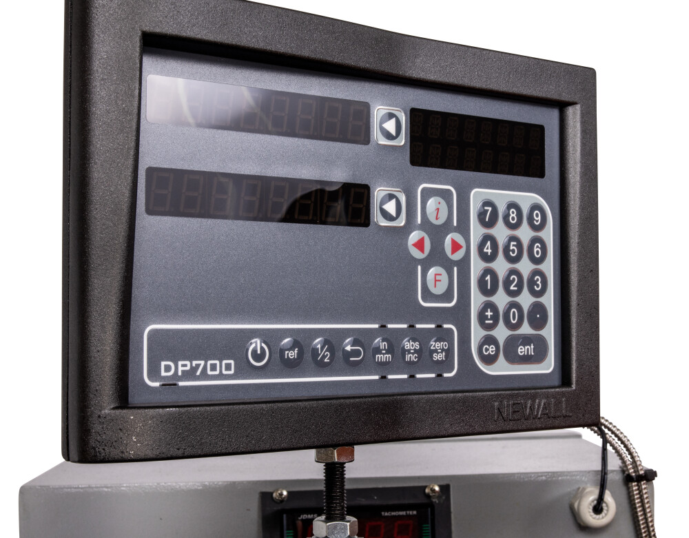 Draaibank 460x2000 mm met digitale uitlezing en variabel toerental