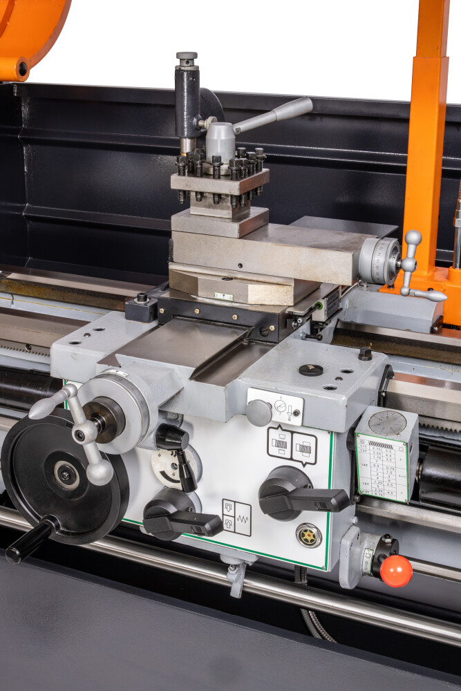 Draaibank 460x2000 mm met digitale uitlezing en variabel toerental