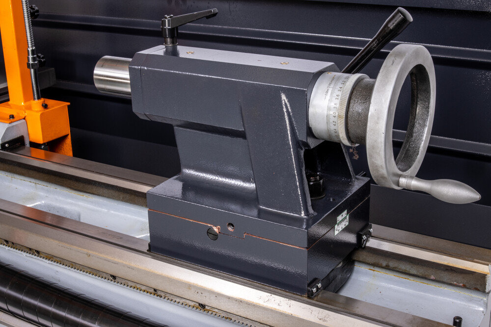 Draaibank 460x2000 mm met digitale uitlezing en variabel toerental