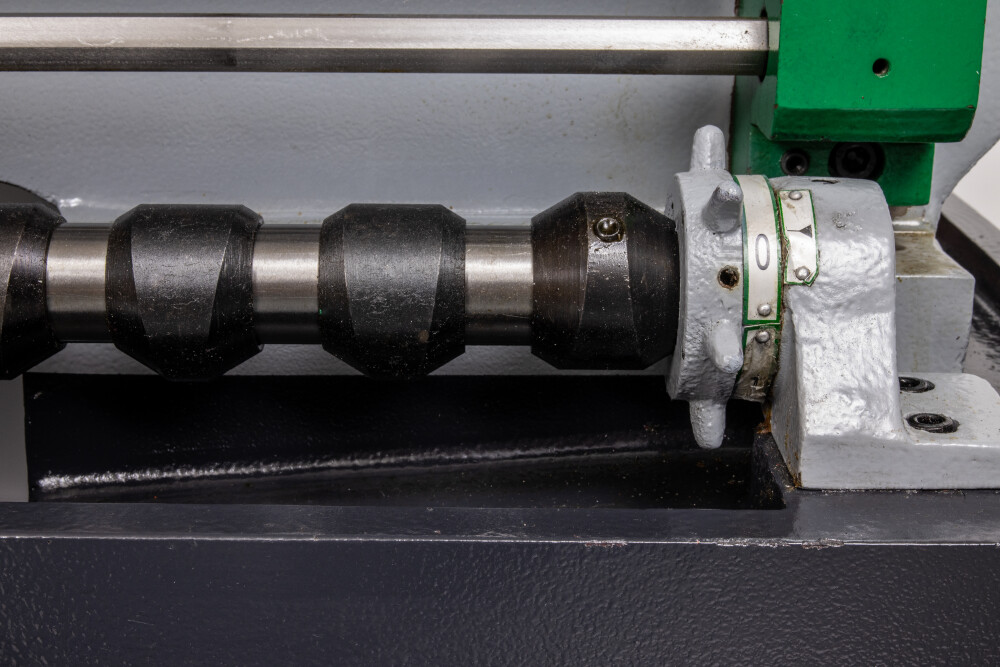 Draaibank 460x2000 mm met digitale uitlezing en variabel toerental