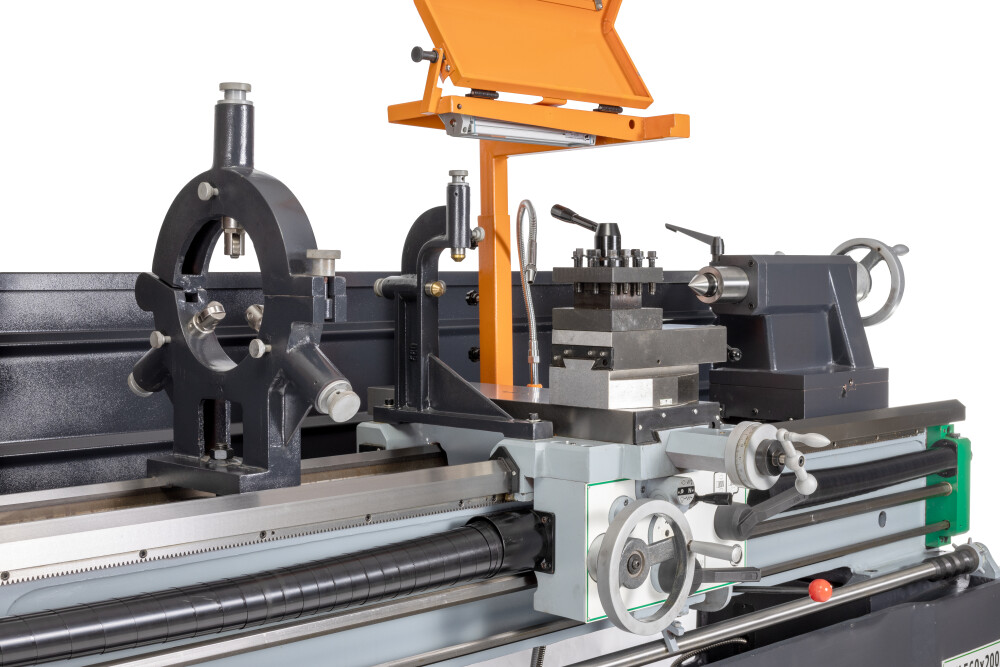 Draaibank 560x2000 mm met digitale uitlezing