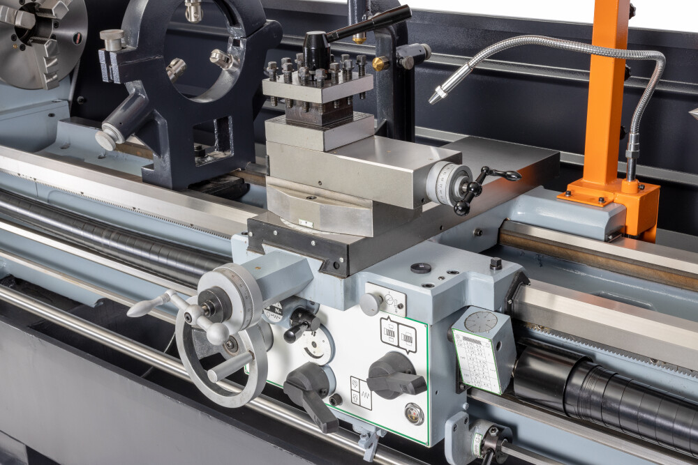 Draaibank 560x2000 mm met digitale uitlezing