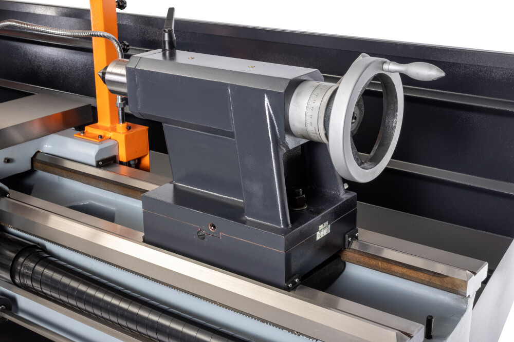 Draaibank 560x2000 mm met digitale uitlezing