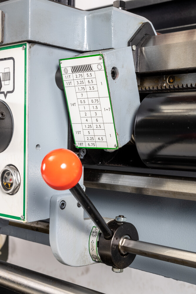 Draaibank 560x2000 mm met digitale uitlezing