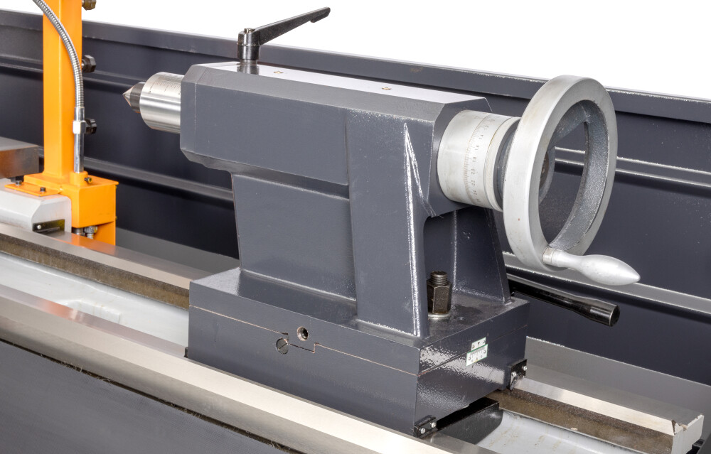 Draaibank 560x1500 mm met digitale uitlezing en variabel toerental