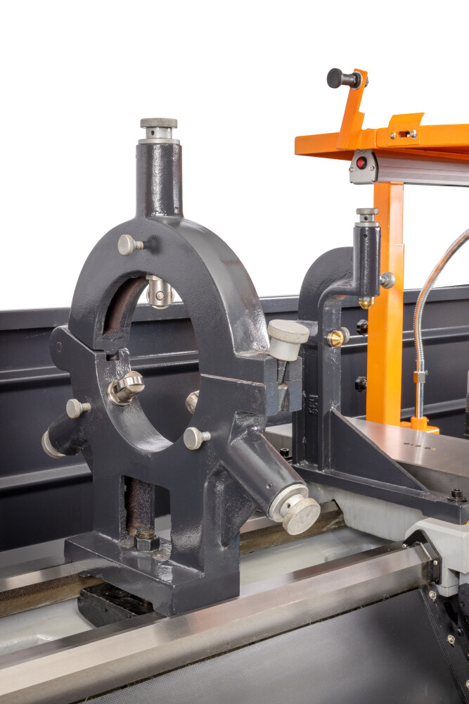 Draaibank 560x1500 mm met digitale uitlezing en variabel toerental