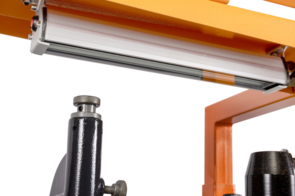 Draaibank 560x1500 mm met digitale uitlezing en variabel toerental