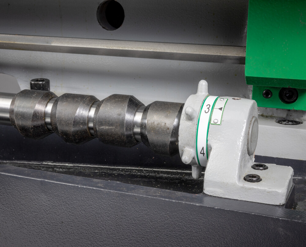 Draaibank 560x1500 mm met digitale uitlezing en variabel toerental