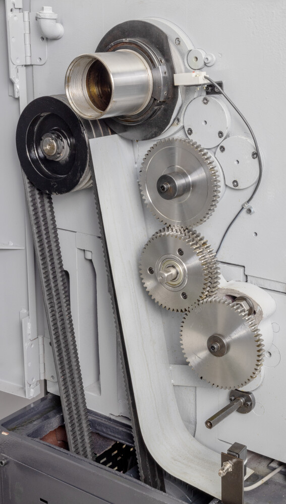 Draaibank 560x1500 mm met digitale uitlezing en variabel toerental