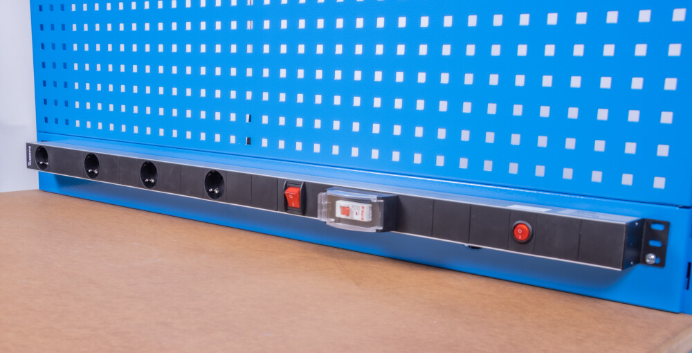 Mobile Werkbank mit Werkzeugwand mit 2,5 cm MDF-Arbeitsplatte