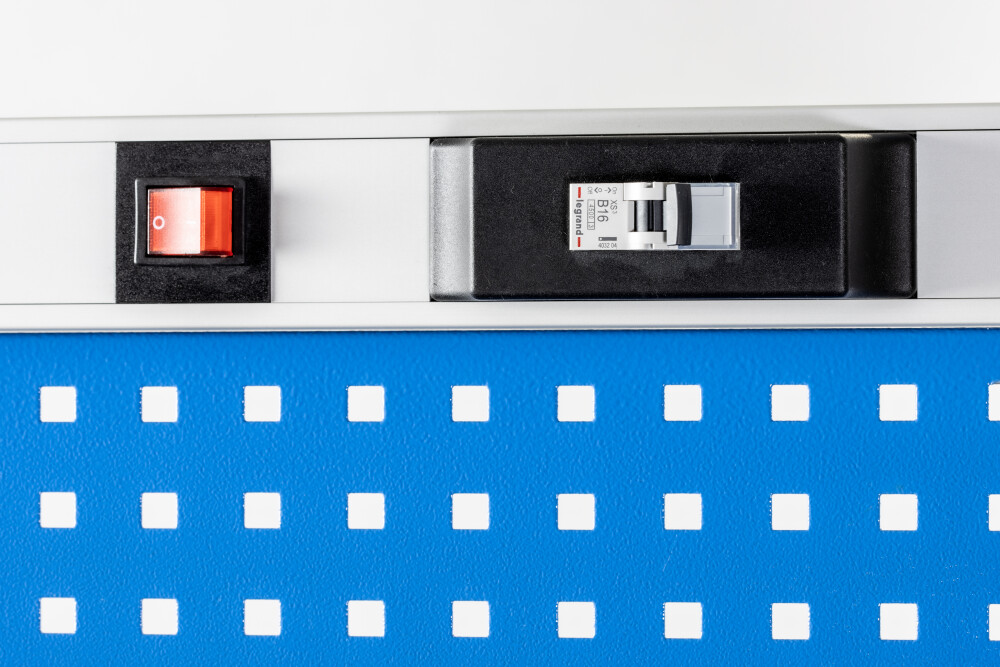Mobile Werkbank mit Werkzeugwand mit 2,5 cm MDF-Arbeitsplatte