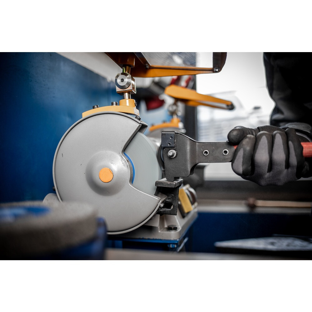 Roller dresser for bench grinding wheels